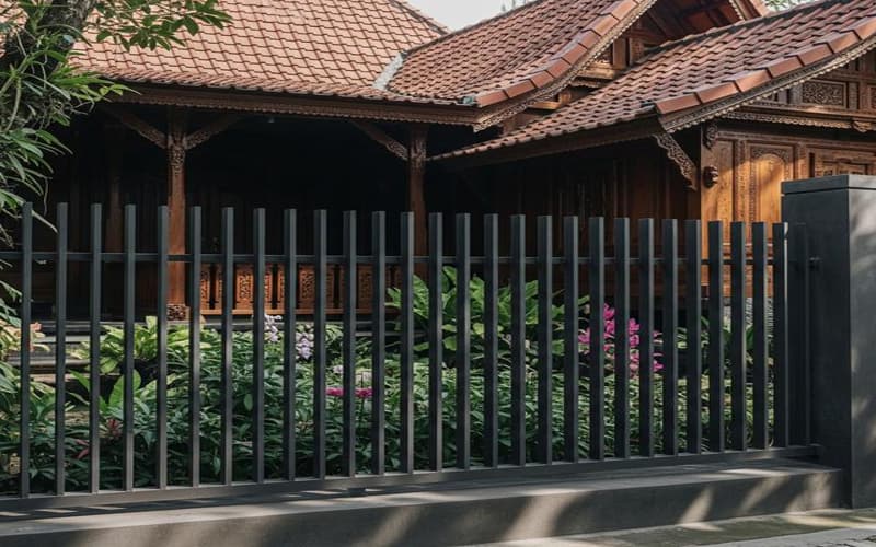 Analisis Material dan Inspirasi Model Pagar Rumah Kampung yang Mewah untuk Hunian Modern