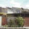 Desain Pagar Rumah Tropis Modern Minimalis, Estetika Alami yang Fungsional